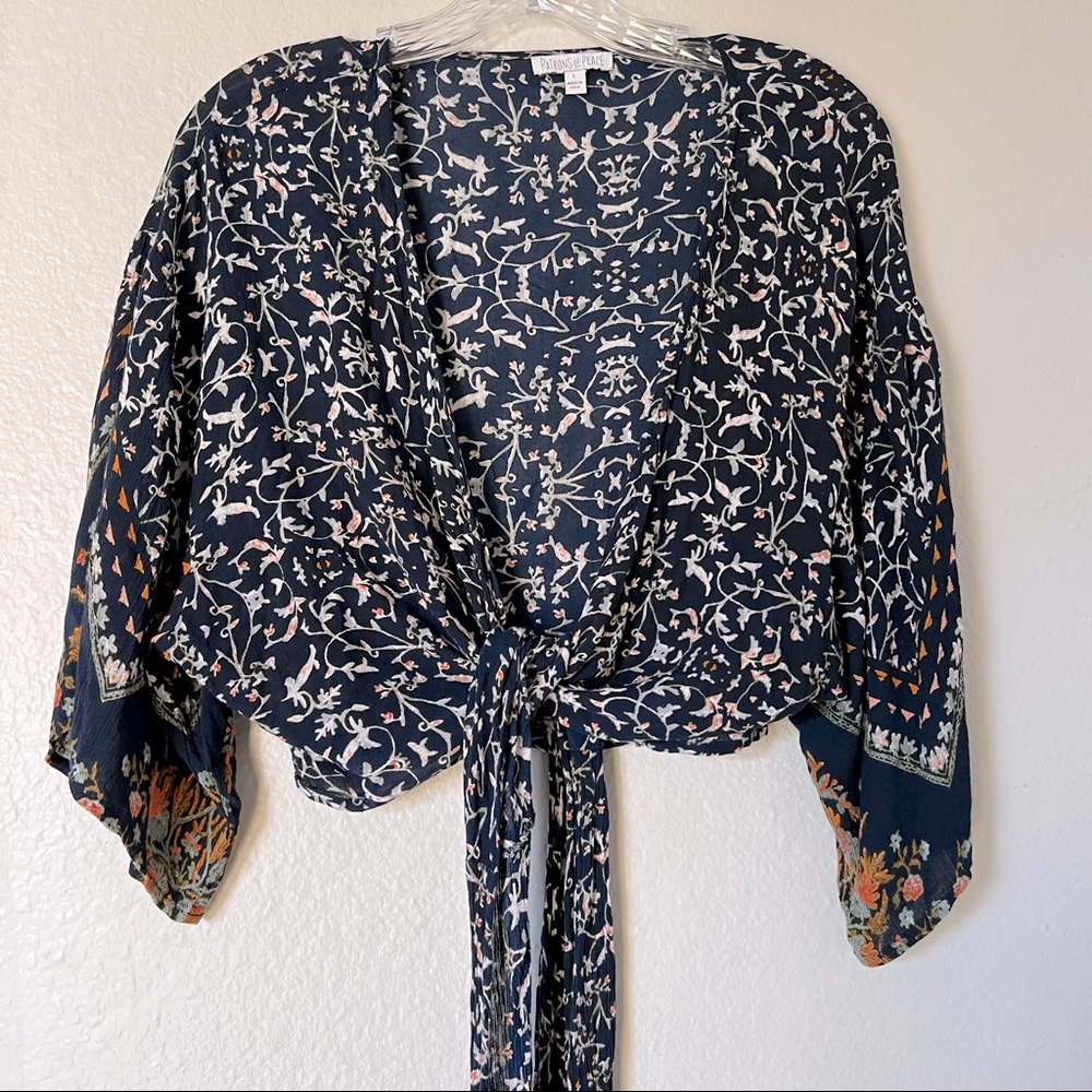 PATRONS OF PEACE • Blue Boho Floral Tie Front Crop Top Size Large